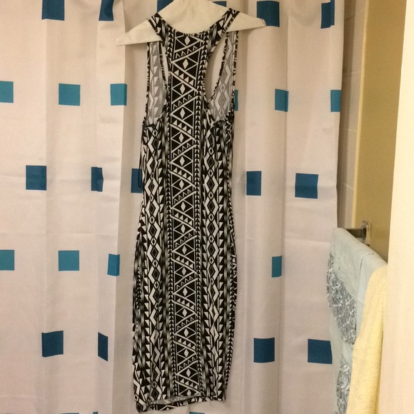 Black & White Patterned Midi Dress - Picture 4 of 4